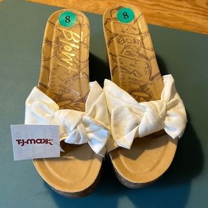 White bow wedge sandals